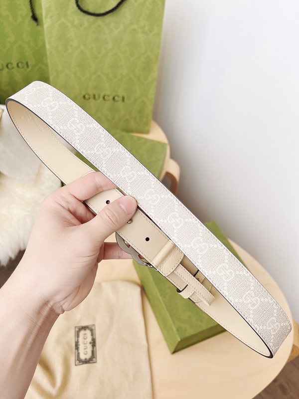 スーパーコピーグッチベルト背面デザイン